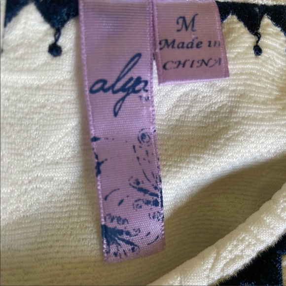 Alya Embroidered Skater Dress - M - Picture 6 of 6